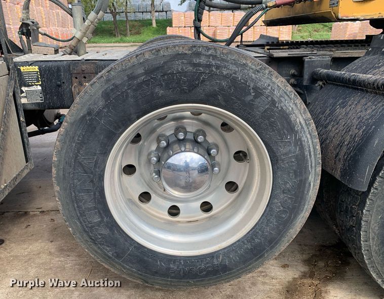 image for item DP8728 2007 Mack CL733  semi truck