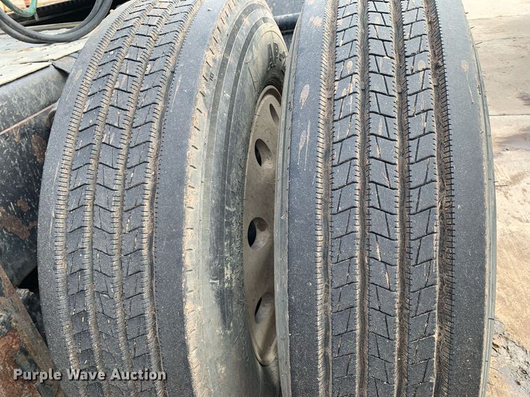 image for item DP8728 2007 Mack CL733  semi truck