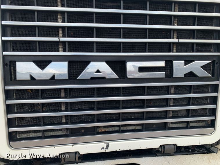 image for item DP8728 2007 Mack CL733  semi truck