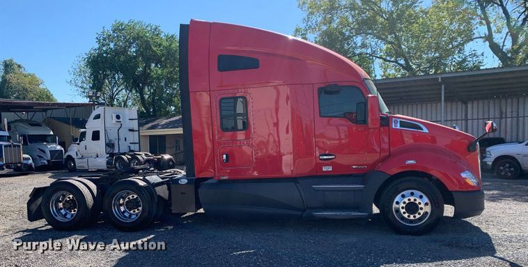 image for item DP8736 2016 Kenworth T680  semi truck
