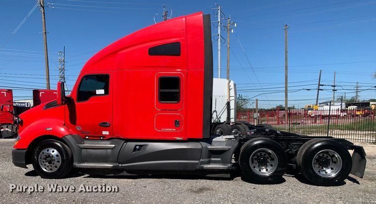 image for item DP8736 2016 Kenworth T680  semi truck