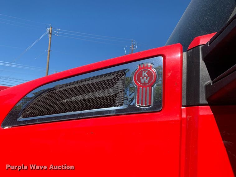 image for item DP8736 2016 Kenworth T680  semi truck