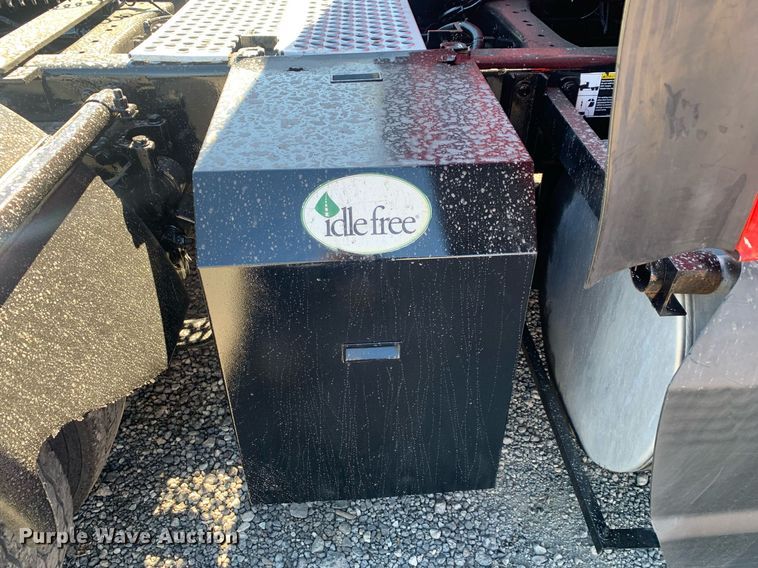 image for item DP8736 2016 Kenworth T680  semi truck