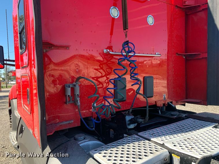 image for item DP8736 2016 Kenworth T680  semi truck