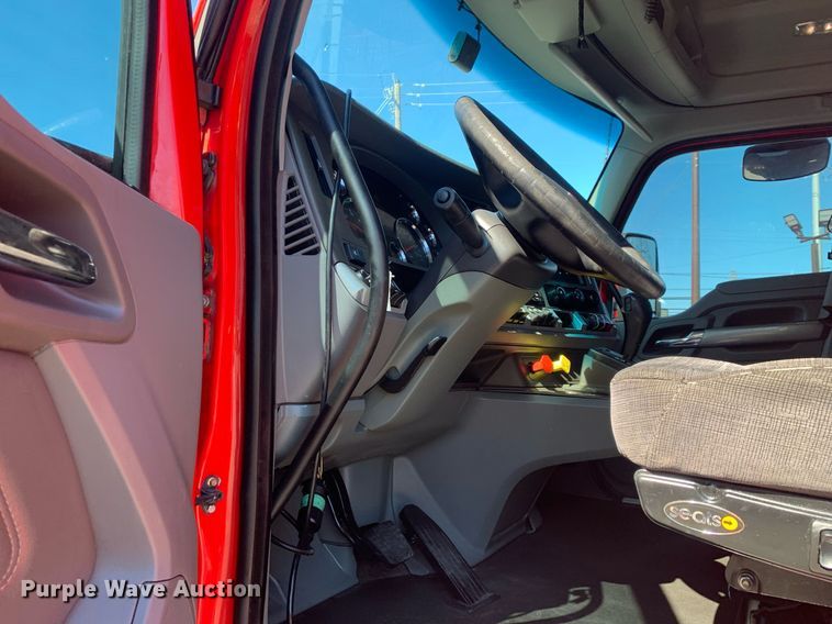 image for item DP8736 2016 Kenworth T680  semi truck