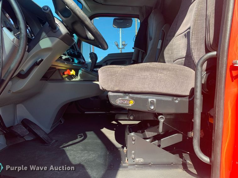 image for item DP8736 2016 Kenworth T680  semi truck