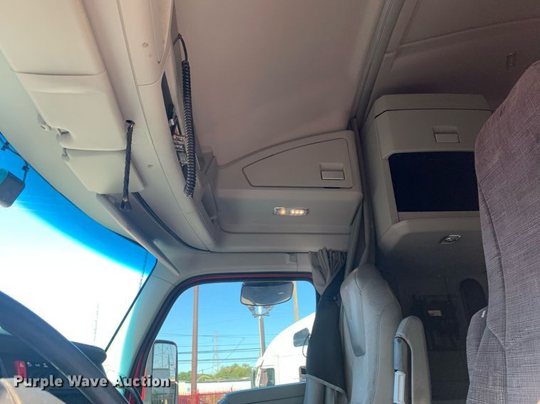 image for item DP8736 2016 Kenworth T680  semi truck