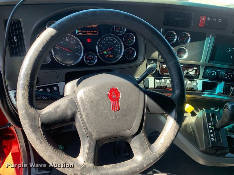 image for item DP8736 2016 Kenworth T680  semi truck