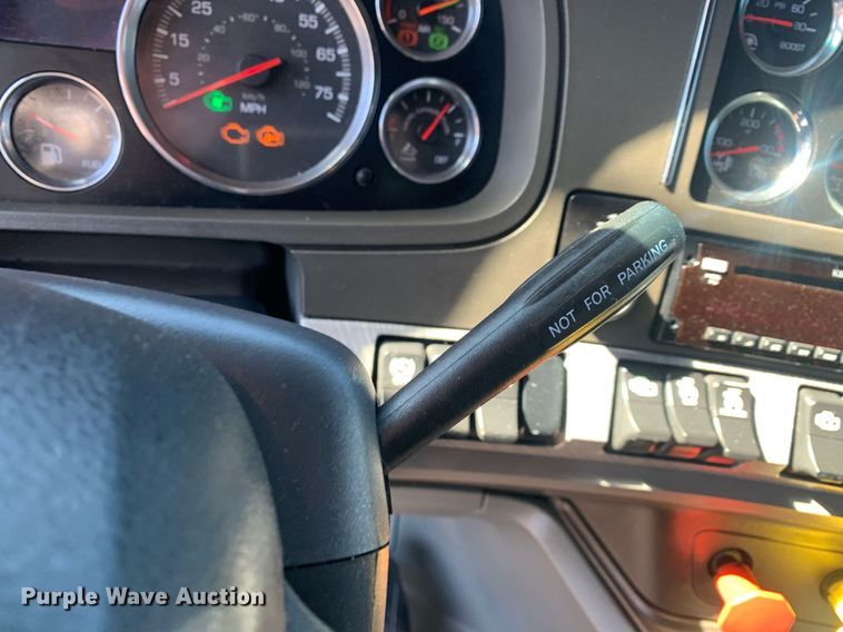 image for item DP8736 2016 Kenworth T680  semi truck