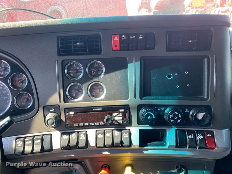 image for item DP8736 2016 Kenworth T680  semi truck