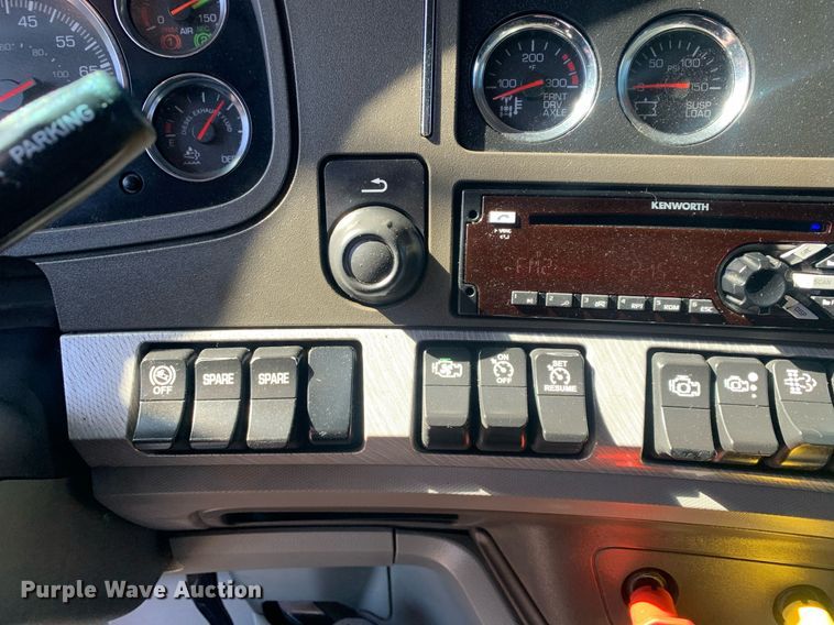 image for item DP8736 2016 Kenworth T680  semi truck