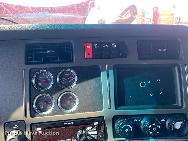 image for item DP8736 2016 Kenworth T680  semi truck