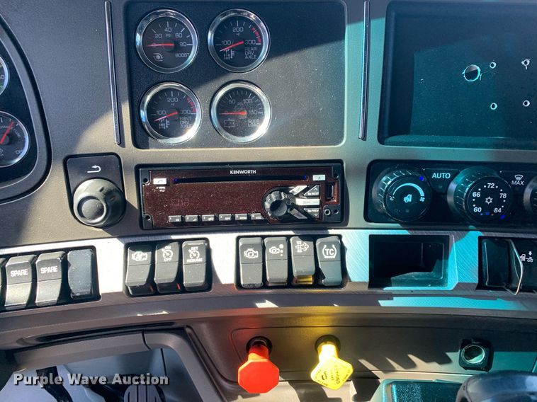 image for item DP8736 2016 Kenworth T680  semi truck