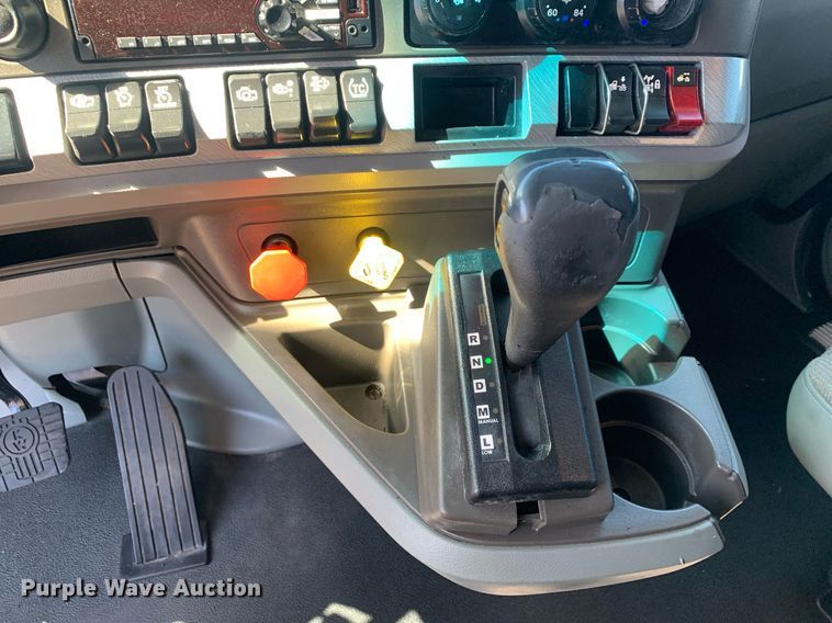 image for item DP8736 2016 Kenworth T680  semi truck