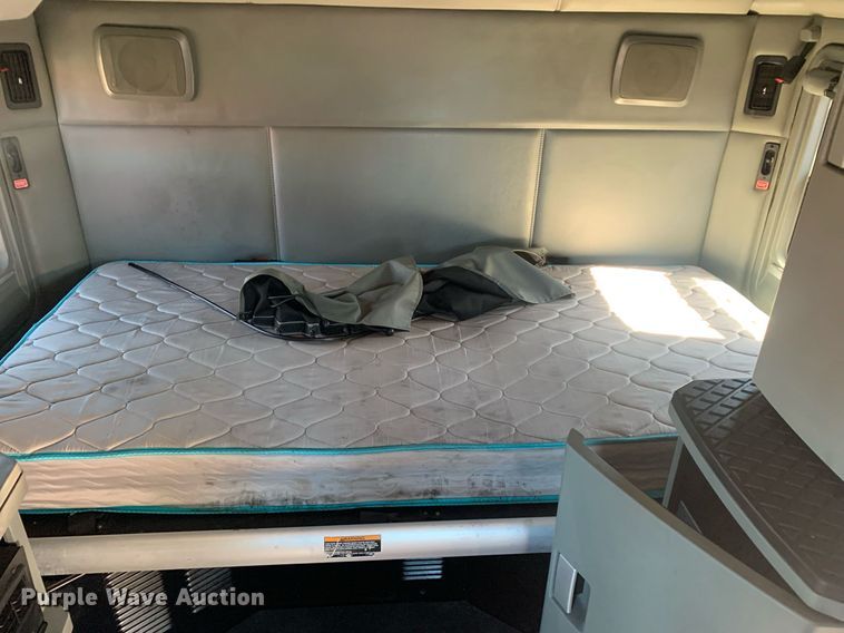 image for item DP8736 2016 Kenworth T680  semi truck