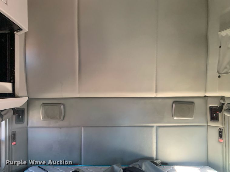 image for item DP8736 2016 Kenworth T680  semi truck