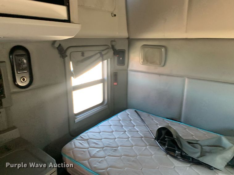 image for item DP8736 2016 Kenworth T680  semi truck