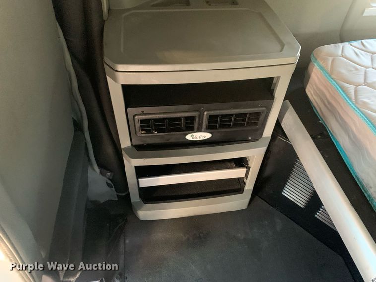 image for item DP8736 2016 Kenworth T680  semi truck