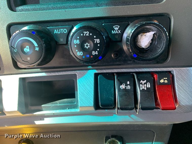 image for item DP8736 2016 Kenworth T680  semi truck