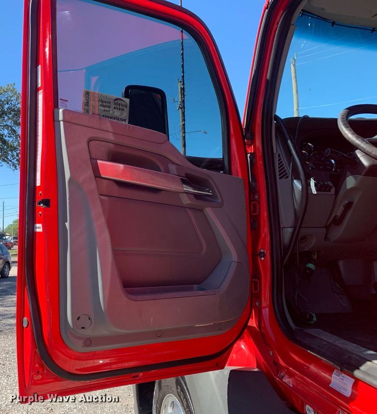 image for item DP8736 2016 Kenworth T680  semi truck