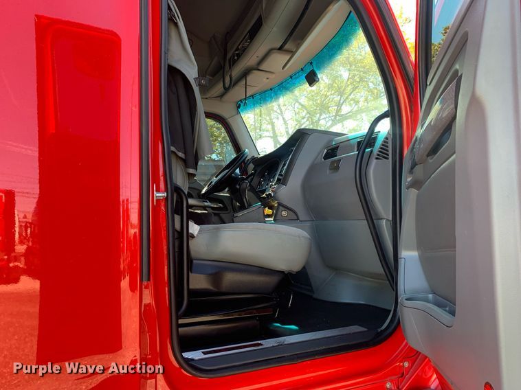 image for item DP8736 2016 Kenworth T680  semi truck