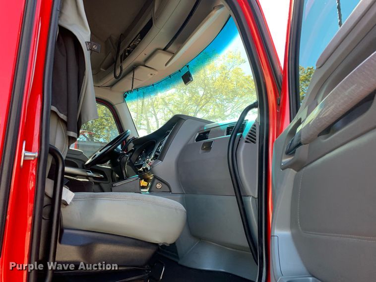 image for item DP8736 2016 Kenworth T680  semi truck