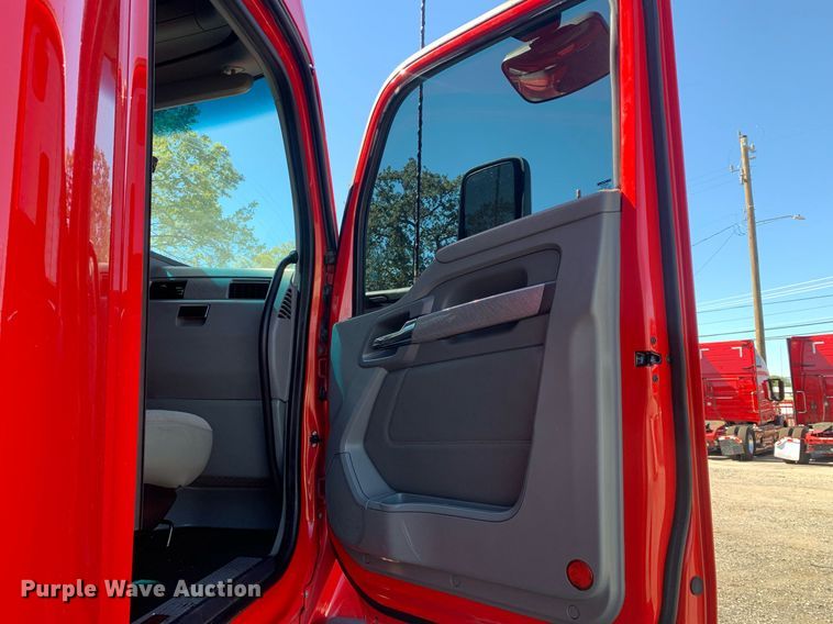 image for item DP8736 2016 Kenworth T680  semi truck