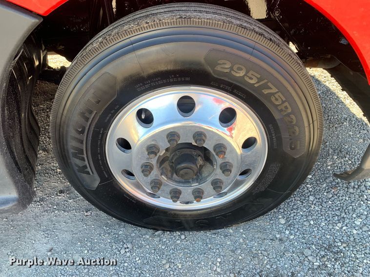 image for item DP8736 2016 Kenworth T680  semi truck