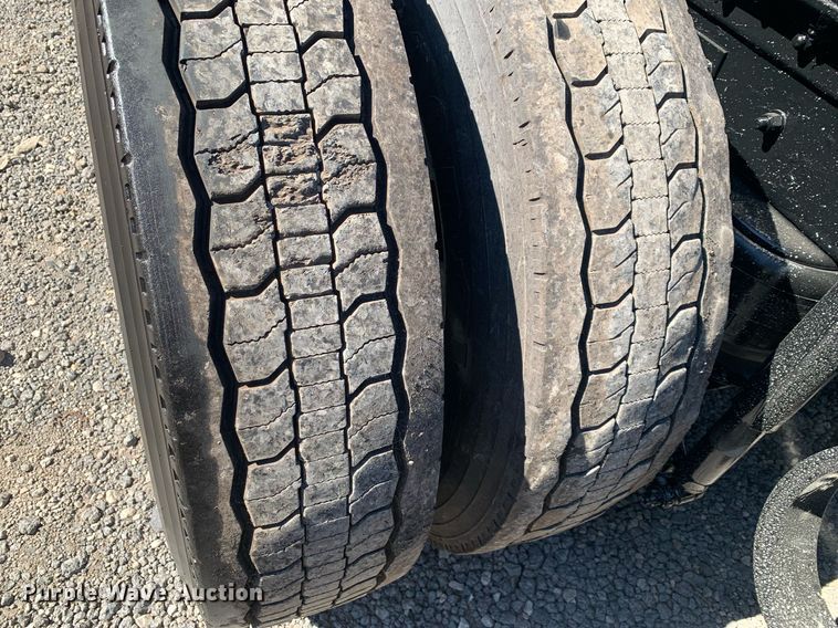 image for item DP8736 2016 Kenworth T680  semi truck