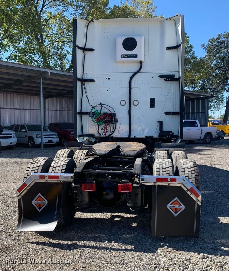 image for item DP8737 2020 International LT625  semi truck