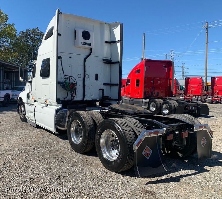 image for item DP8737 2020 International LT625  semi truck