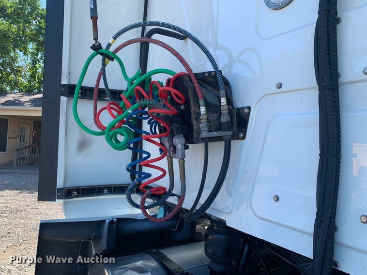 image for item DP8737 2020 International LT625  semi truck