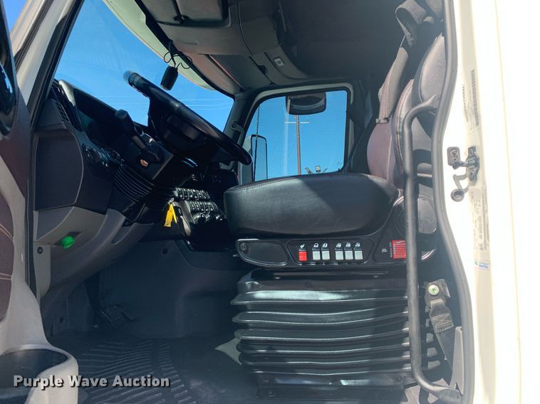 image for item DP8737 2020 International LT625  semi truck