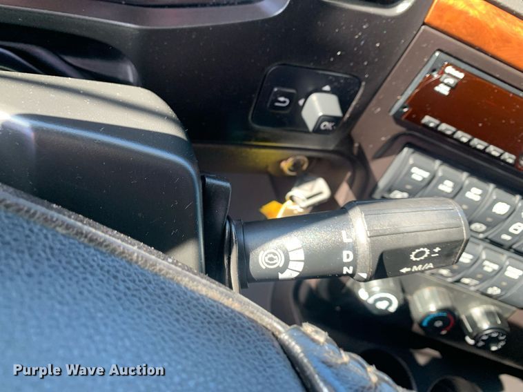 image for item DP8737 2020 International LT625  semi truck