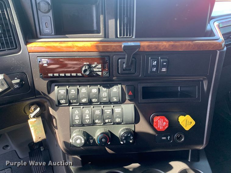 image for item DP8737 2020 International LT625  semi truck