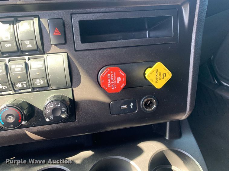 image for item DP8737 2020 International LT625  semi truck