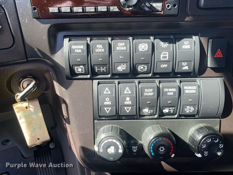 image for item DP8737 2020 International LT625  semi truck