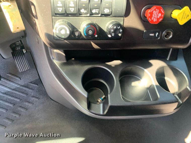 image for item DP8737 2020 International LT625  semi truck