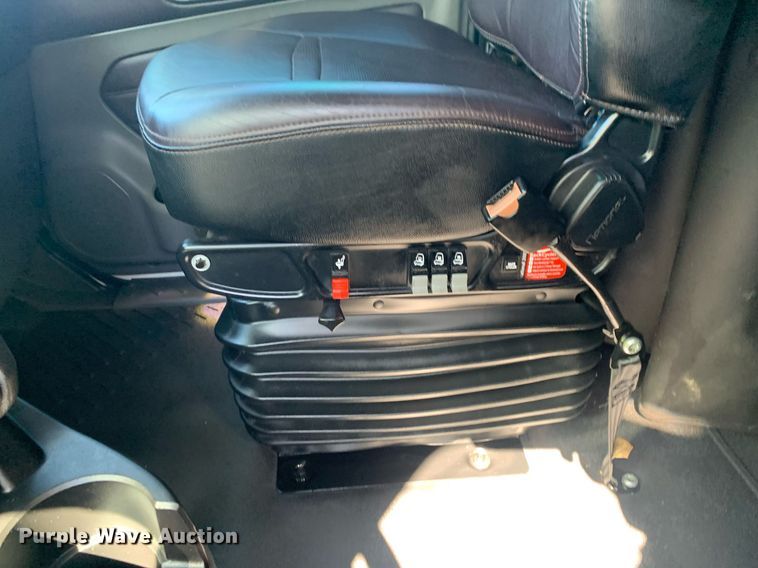 image for item DP8737 2020 International LT625  semi truck