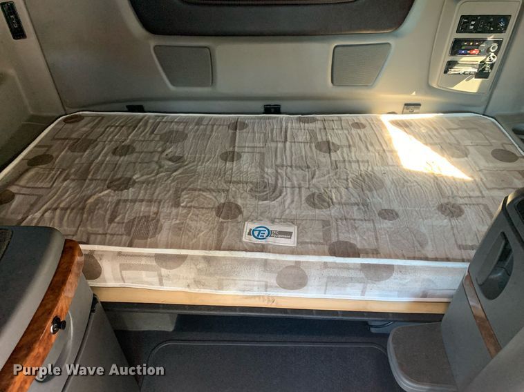 image for item DP8737 2020 International LT625  semi truck