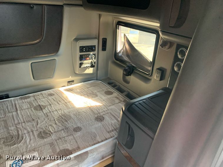 image for item DP8737 2020 International LT625  semi truck