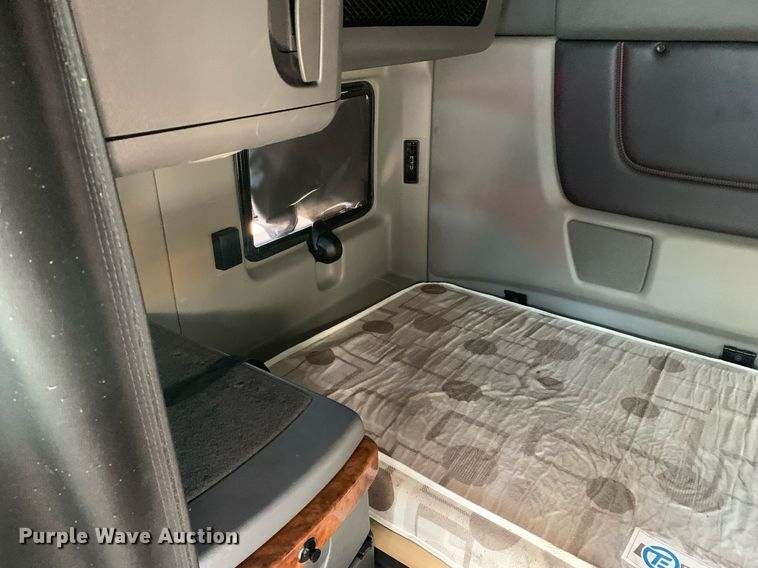 image for item DP8737 2020 International LT625  semi truck