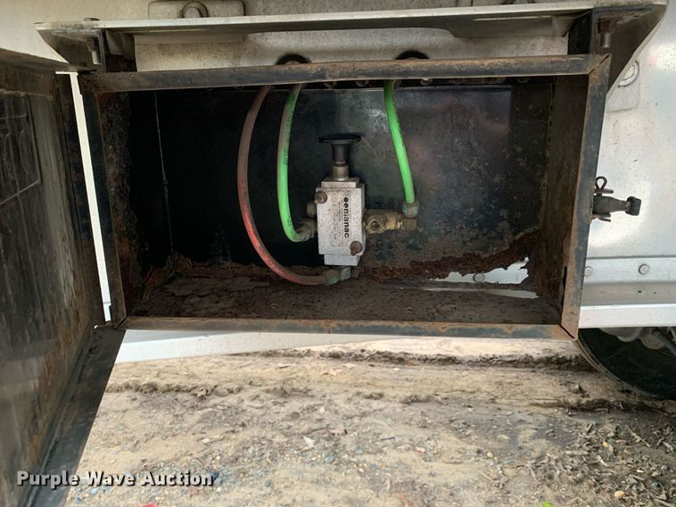 image for item DP8743 2006 Manac AAF-48  flatbed trailer