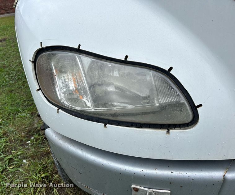 image for item DQ0938 2013 Freightliner Business Class M2  flatbed truck