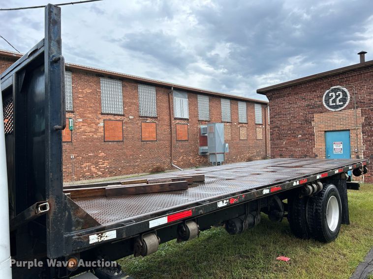 image for item DQ0938 2013 Freightliner Business Class M2  flatbed truck