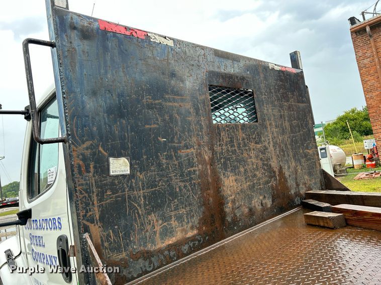 image for item DQ0938 2013 Freightliner Business Class M2  flatbed truck