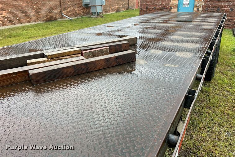 image for item DQ0938 2013 Freightliner Business Class M2  flatbed truck