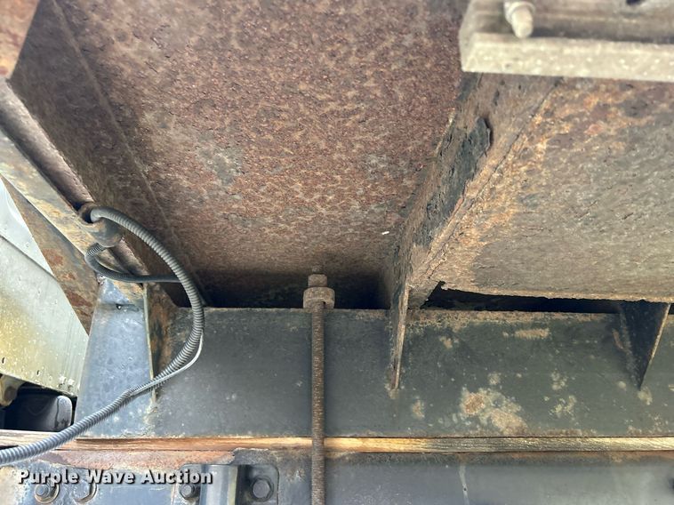 image for item DQ0938 2013 Freightliner Business Class M2  flatbed truck