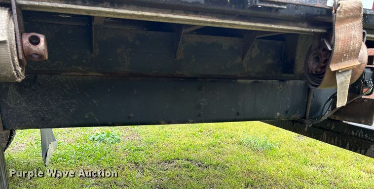 image for item DQ0938 2013 Freightliner Business Class M2  flatbed truck