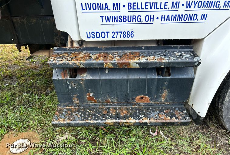 image for item DQ0938 2013 Freightliner Business Class M2  flatbed truck